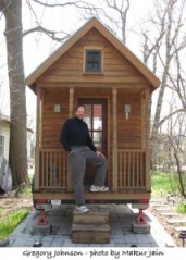 20110201tu-gregory-johnson-mobile-hermitage-small-house-photo-by-makur-jain-IMG_6311-450x630-70percent-214x300